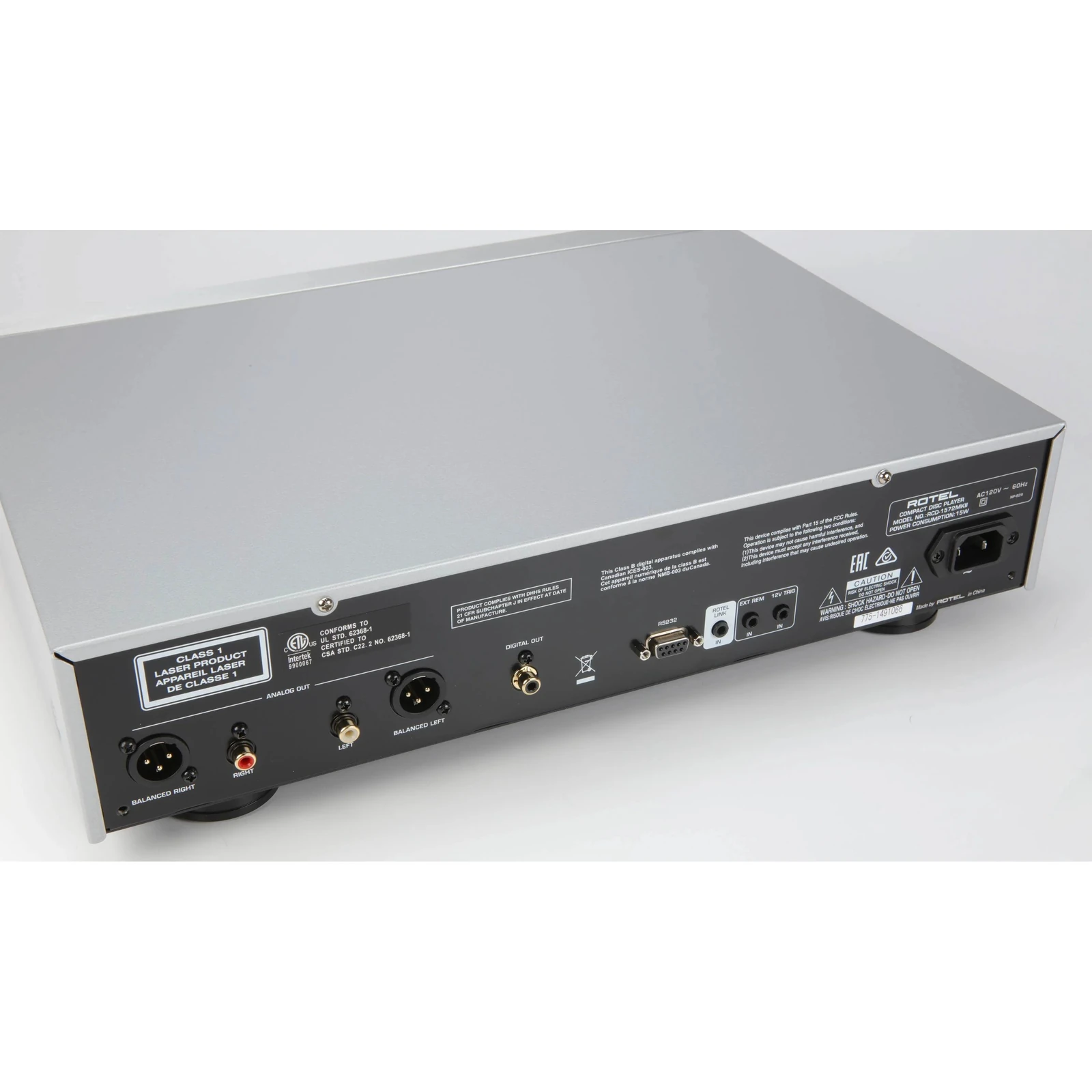 Rotel RCD-1572 MkII - Ansicht schräg