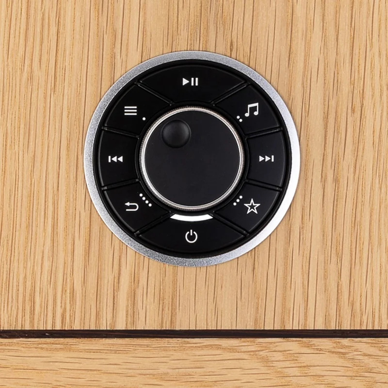 Rotodial-Bedienung auf der White-Oak-Oberfläche des Ruark R410