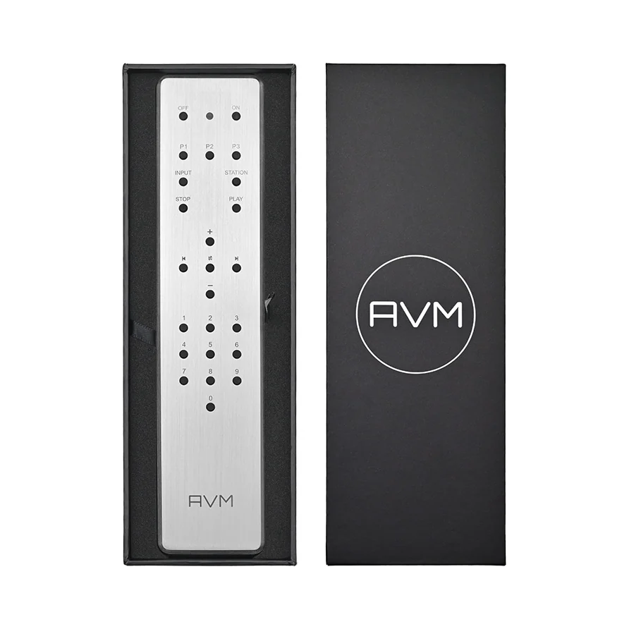 AVM RC 5 Fernbedienung neben ihrer Schutzhülle