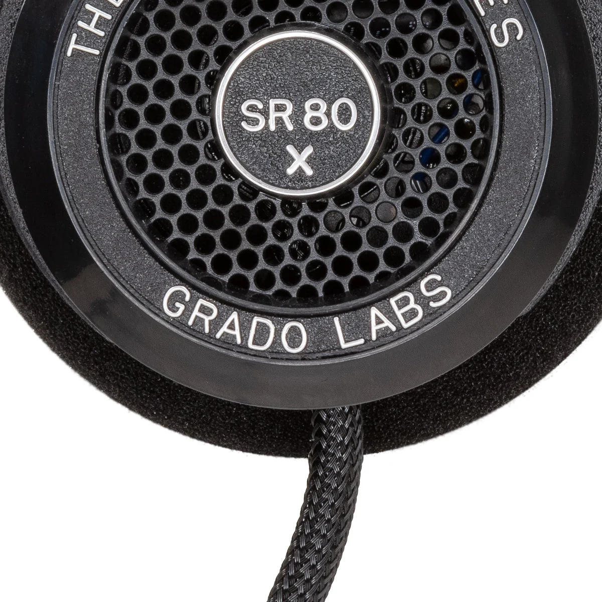 Grado SR80x, Nahaufnahme der offenen Hörmuschel mit Modellkennzeichnung