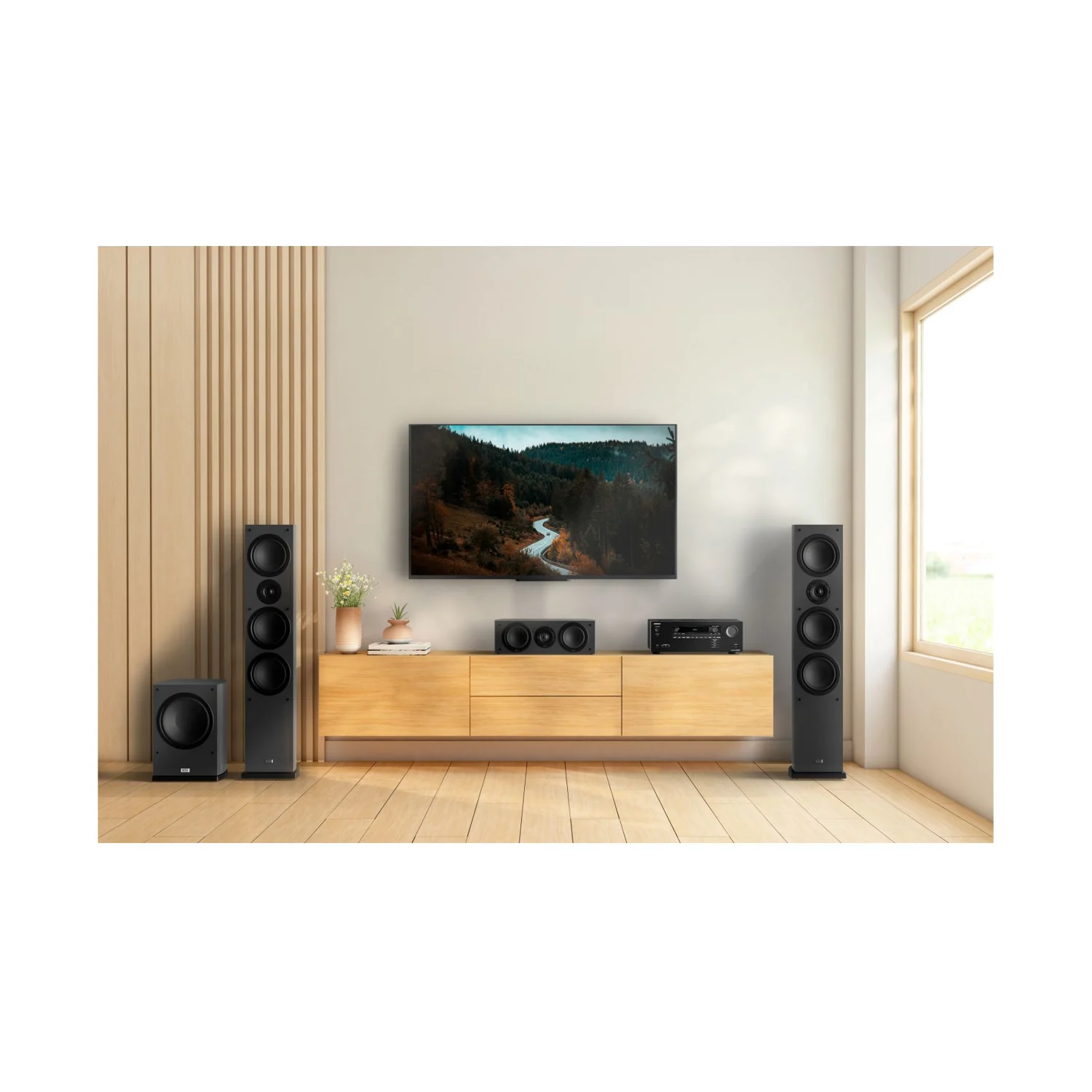 Heco Victa Elite Center 102 unter dem Fernseher in einer Heimkino-Anlage
