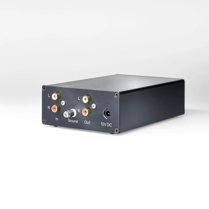 Transrotor Phono Studio, Rückseite mit Cinch-Ein- und -Ausgang, Masseklemme und Netzteilbuchse