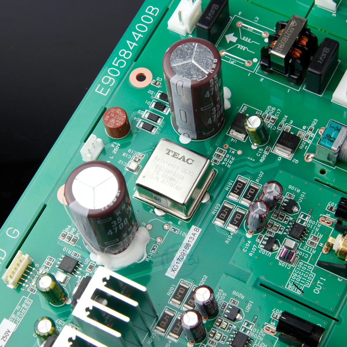 TEAC CG-10M-A, Innenansicht der Platine