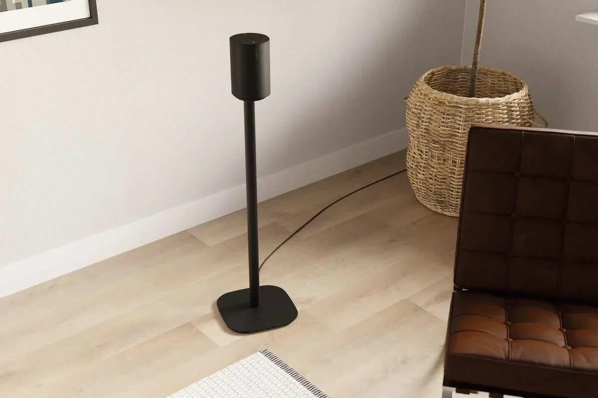 Vogel's SFS 4113 Standfuss mit Sonos Era 100 im Wohnzimmer