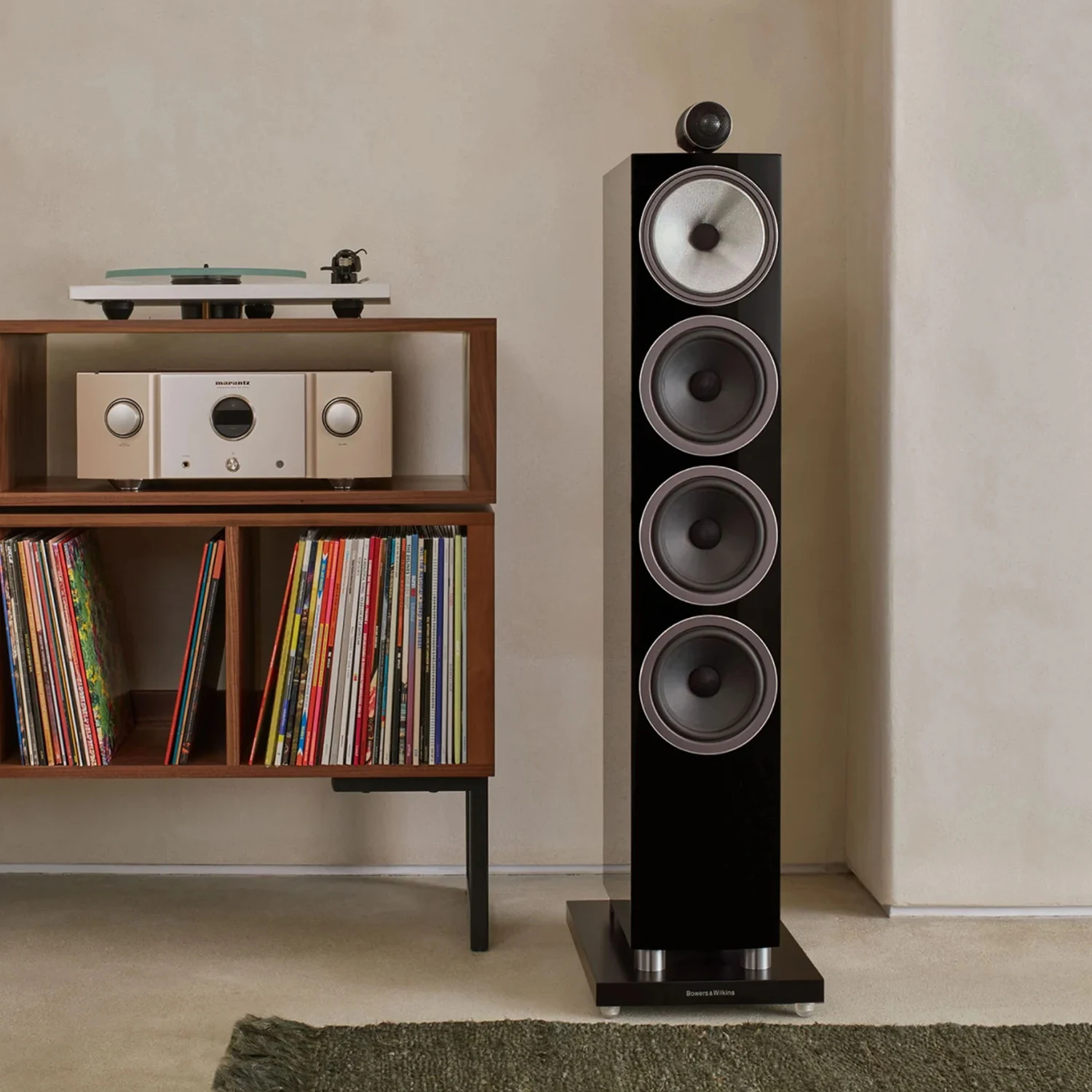 Bowers & Wilkins 702 S3 in Hochglanz Schwarz