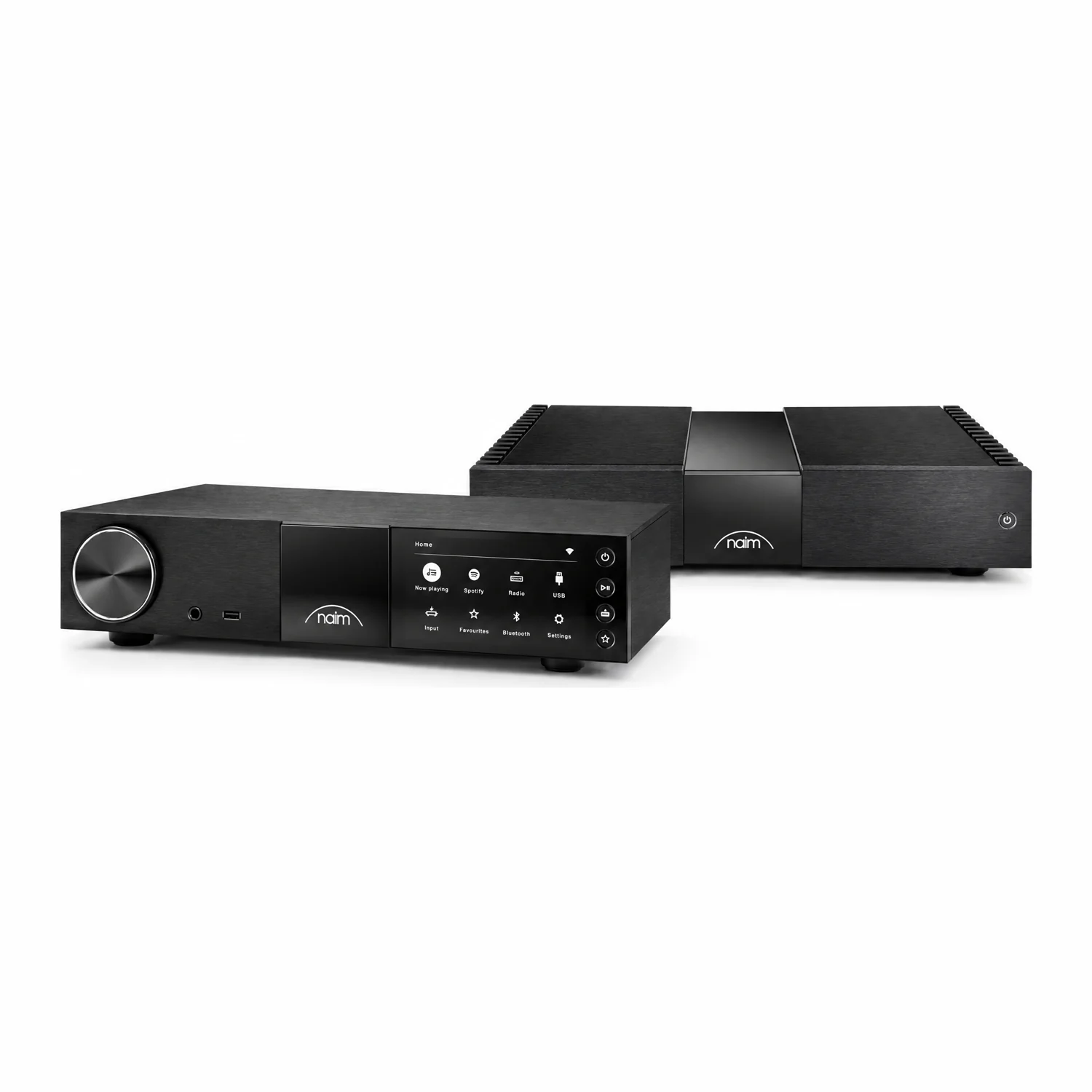 Set-Gruppenbild: Naim NSC 222 Streaming-Vorverstaerker und Naim NAP 250 Endstufe auf weissem Grund