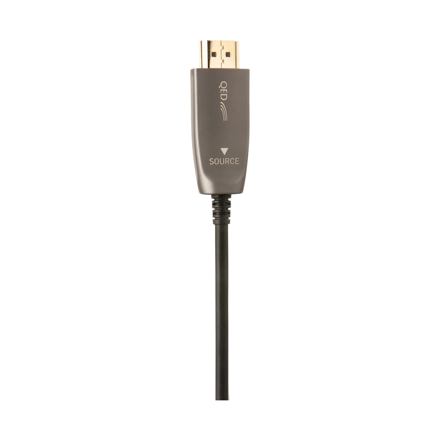 HDMI-Stecker des QED HDMI Active Optical Cable mit Kennzeichnung Source