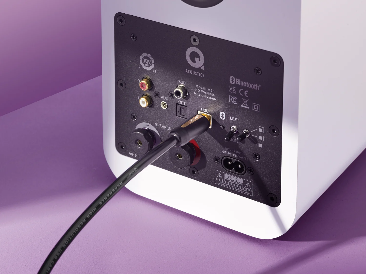 QED Reference High Resolution USB am USB-Eingang eines Aktivlautsprechers